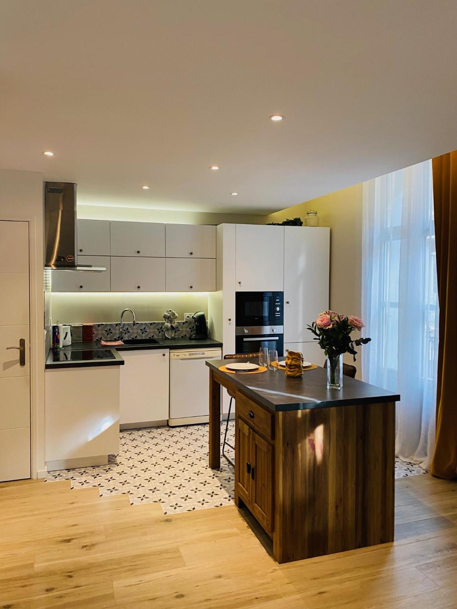 Douillet Et Coquet Appartement Climatise - Parking Prive Gratuit - Centre Montpellier Eksteriør billede